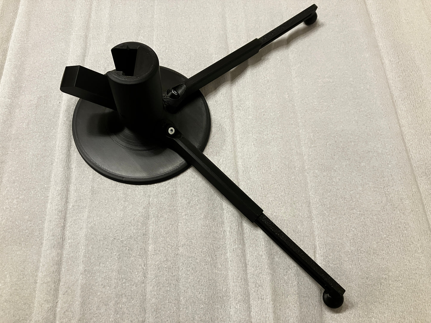 SoloMeter: Der standfeste Zollstockhalter und die Messhilfe zum alleine Messen